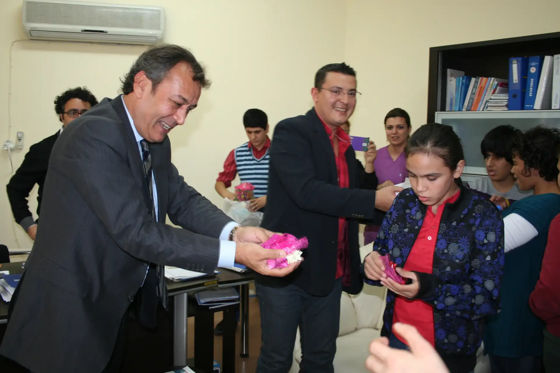 MİTSO Ö.KARADEVECİ REHABİLİTASYON MERKEZİNİN ÇOCUKLARINI SEVİNDİRDİ - 5