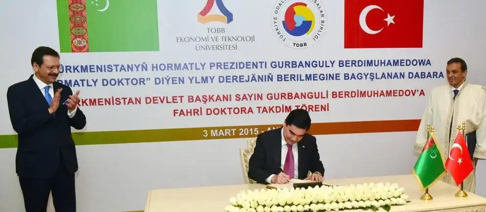 TÜRKMENİSTAN DEVLET BAŞKANINA FAHRİ DOKTORA TÖRENİNE REŞİT ÖZER DE KATILDI