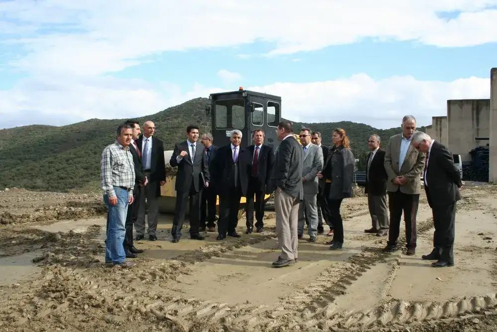 MİLAS OSB'DE İŞ MAKİNELERİ ÇALIŞIYOR - 1