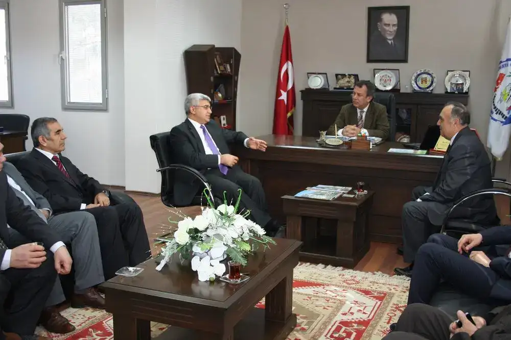 26. Vergi Haftası kutlamaları kapsamında Muğla Vergi Dairesi yetkilileri, Milas'taki meslek odalarının yöneticileriyle MİTSO'da bir araya geldi.    "MİLAS'TAKİ KURUMLAR ARASI İŞBİRLİĞİNİN BAŞKA YERDE ÖRNEĞİ YOK" - 2