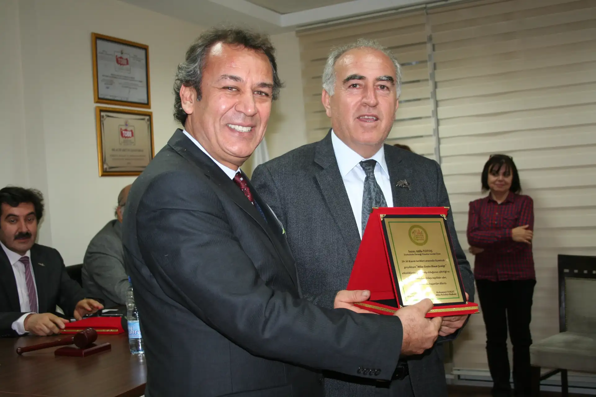 8. ULUSAL NATÜREL SIZMA ZEYTİNYAĞI KALİTE YARIŞMASINDA ALİ OSMAN MENTEŞE ALTIN MADALYA KAZANDI. - 2