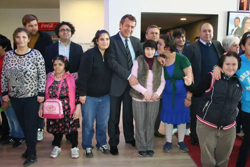 MİTSO SİNEMAYA GÖTÜRDÜ... - 2