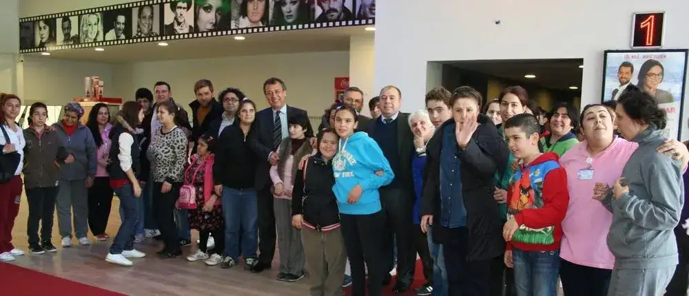 MİTSO SİNEMAYA GÖTÜRDÜ...