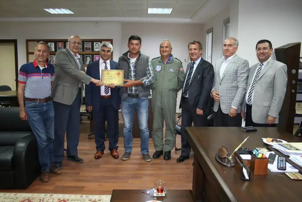 MİTSO'DAN, ZEYTİNYAĞINDA ALTIN MADALYA KAZANAN A. O. MENTEŞE VE A. TOTOŞ'A TEŞEKKÜR PLAKETİ - 2