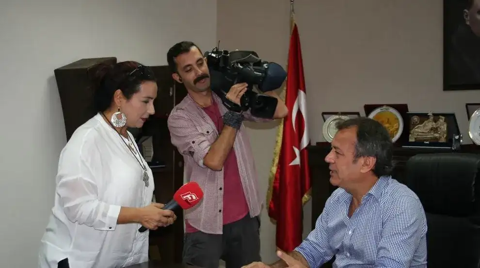 Kanal F Televizyonu MİTSO Yönetim Kurulu Başkanı Reşit Özer'i ziyaret etti. KANAL F TELEVİZYONU ARTIK UYDUDA