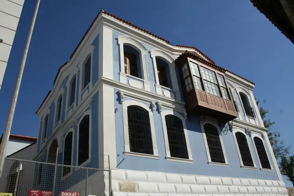 MİTSO UZUNYUVA'DAKİ TARİHİ MİLAS EVLERİNE DÖŞEME YARDIMI YAPTI