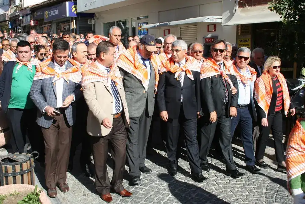 2. Milas Zeytin Hasat Şenliği başarıyla gerçekleştirildi. MİLAS ZEYTİN HASAT ŞENLİĞİYLE ŞENLENDİ - 2