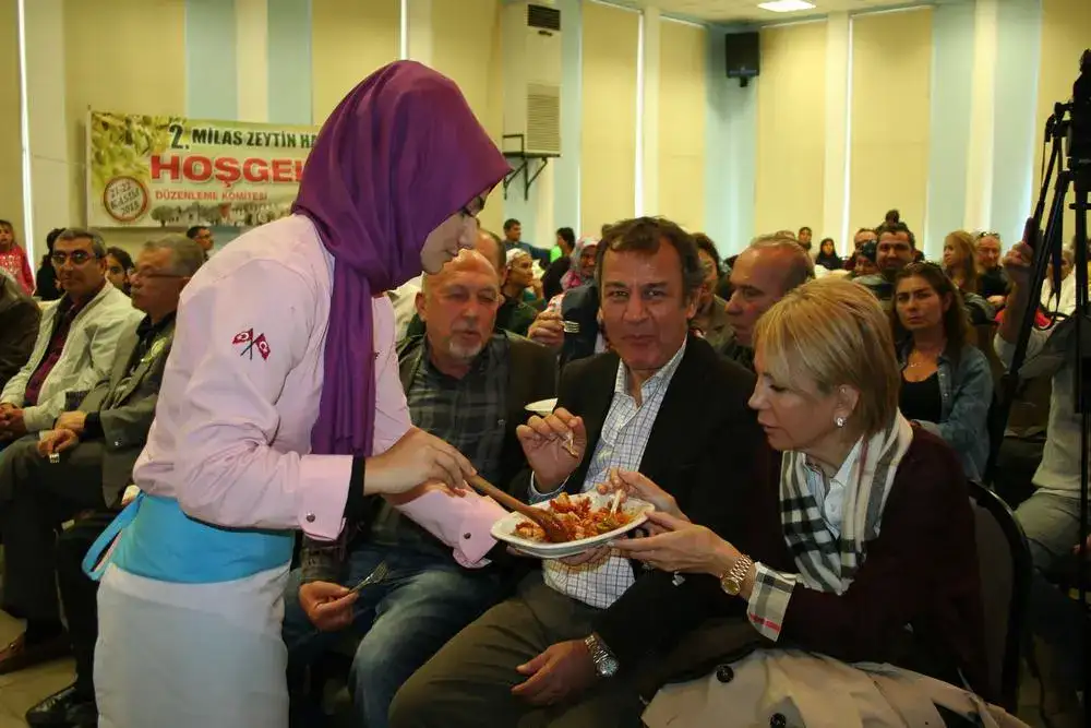 2. Milas Zeytin Hasat Şenliği başarıyla gerçekleştirildi. MİLAS ZEYTİN HASAT ŞENLİĞİYLE ŞENLENDİ - 4