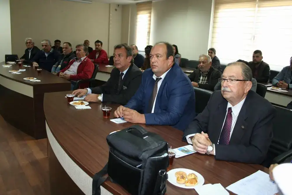 Zeytin yağhanesi işletmecileri gıda mühendisi çalıştırma zorunluluğuna çare istiyor.   MİTSO, YAĞHANECİLERİ YETKİLİLERLE BULUŞTURDU