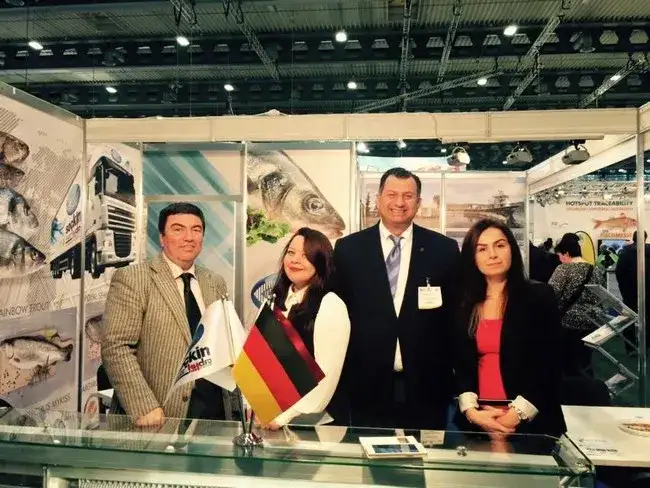 Milas balıkçılığının dünyaya açılan kapısı : Seçkin Balıkçılık.    ÜÇ KITAYA MİLAS'TAN BALIK İHRAÇ EDİYOR