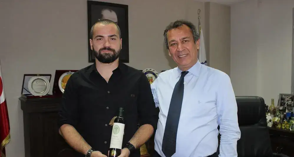 Milas'ın Derince köyündeki zeytinlerden elde edildi:  DİVİN ZEYTİNYAĞI AYVALIK'TA ALTIN MADALYA KAZANDI