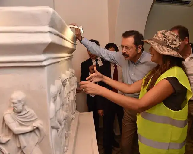 TOBB Başkanı Hisarcıklıoğlu Milas ziyareti sırasında Hekatomnos'a da gitti.  HİSARCIKLIOĞLU HEKATOMNOS'U ZİYARET ETTİ. - 2