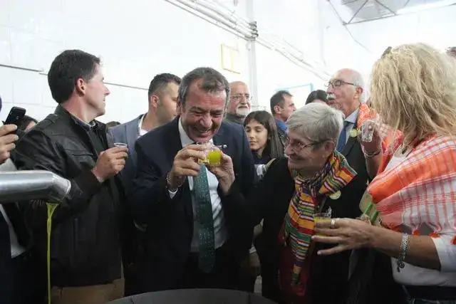 MİLAS 4. ZEYTİN HASAT ŞENLİĞİ CANAN KARATAY'IN DA KATILIMIYLA YAPILDI  CANAN KARATAY : ZEYTİNYAĞI ALTIN SUYUDUR. - 16