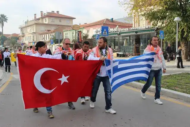 MİLAS 4. ZEYTİN HASAT ŞENLİĞİ CANAN KARATAY'IN DA KATILIMIYLA YAPILDI  CANAN KARATAY : ZEYTİNYAĞI ALTIN SUYUDUR. - 6