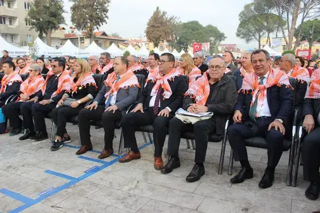 MİLAS 4. ZEYTİN HASAT ŞENLİĞİ CANAN KARATAY'IN DA KATILIMIYLA YAPILDI  CANAN KARATAY : ZEYTİNYAĞI ALTIN SUYUDUR. - 9