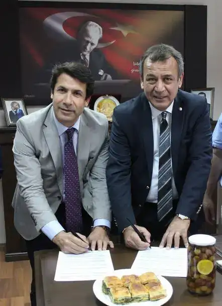 Milas Yağlı Zeytininden sonra Milas Tepsi Böreği için de resmi başvuru yapıldı.  MİTSO'NUN TEPSİ BÖREĞİ İÇİN C.İ BAŞVURUSU TÜRK PATENT KURUMUNDA - 1