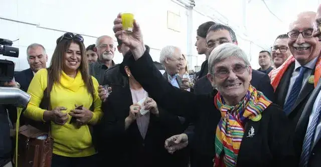 Milas 4. Zeytin Hasat Şenliği'nde Prof. Dr. Canan Karatay'ın zeytinyağı öğütleri:  "İÇİLECEK KARDEŞİM, ZEYTİNYAĞI İ - Çİ - LE - CEEK!