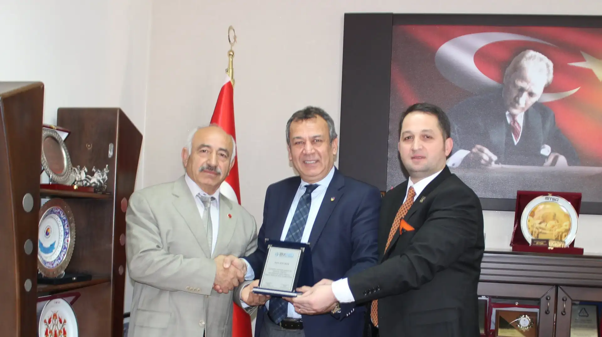 TOBB'nin Milas'a yaptıracağı okul binası için REŞİT ÖZER'E İLK KUTLAMA EMFED VE TÜRKSİAD'TAN GELDİ