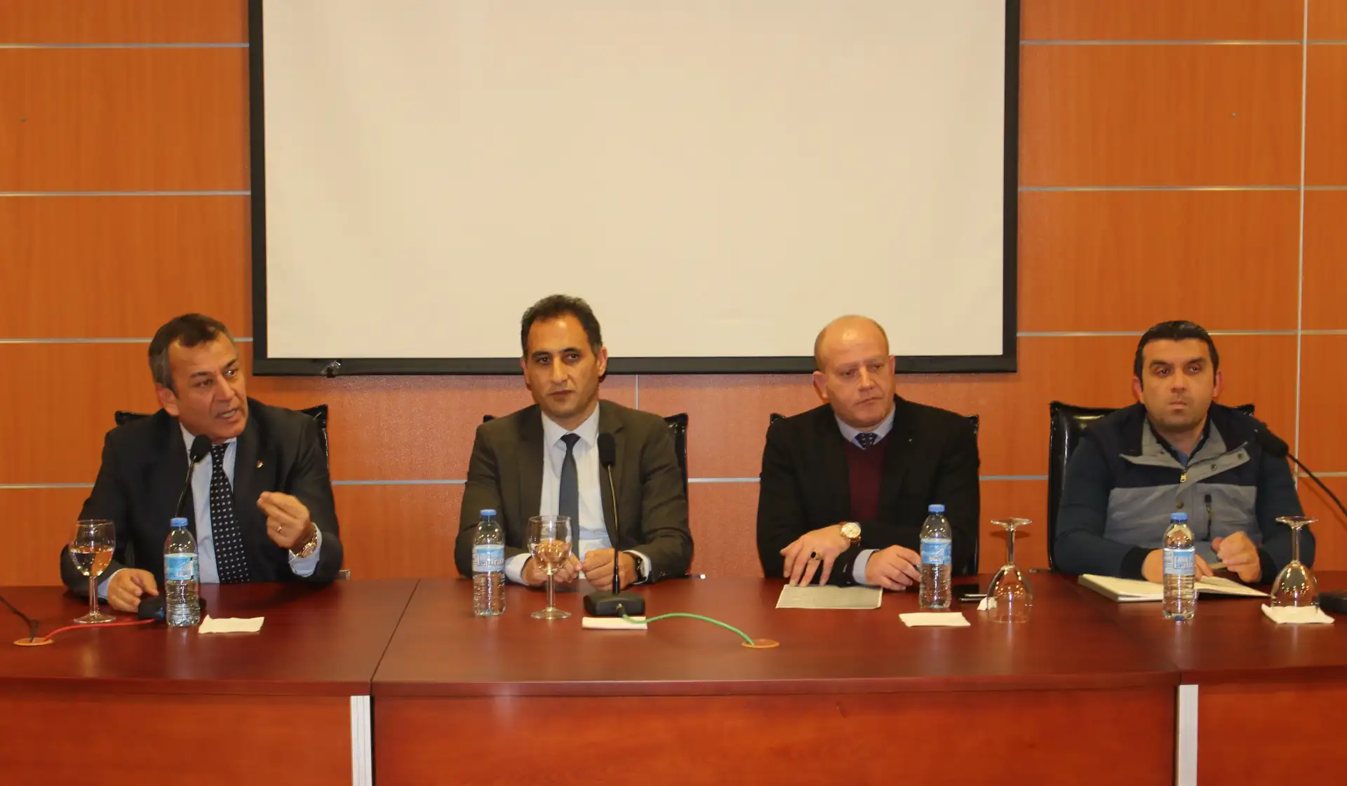 MİTSO, ARICILIK KURSUNU BAŞARIYLA TAMAMLAYAN İLK ÜÇ ARICIYA KOVAN ARMAĞAN ETTİ