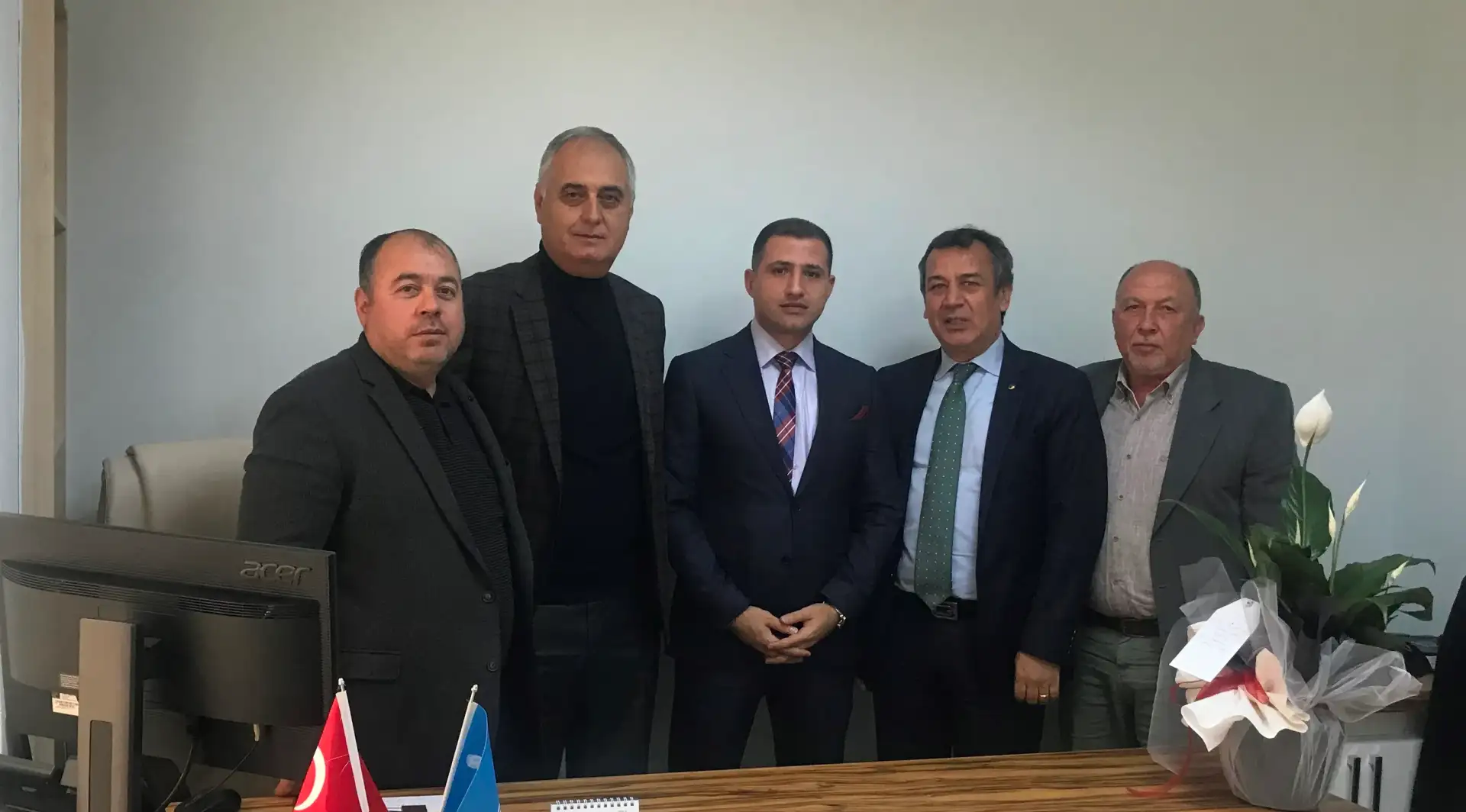 İŞKUR'un Milas Şubesi Müdürlüğünün açılmasına en çok MİTSO sevindi MİTSO, İŞKUR'A HİZMET BAYRAĞINI KURUMUN YENİ AÇILAN MİLAS ŞUBE MÜDÜRLÜĞÜNE DEVRETTİ.