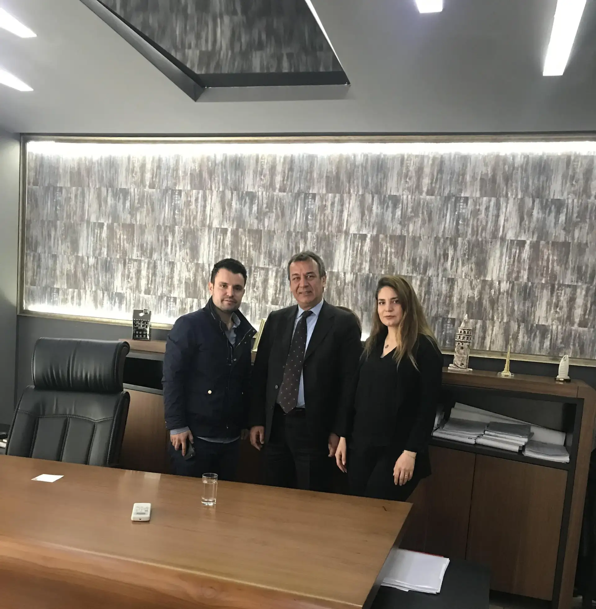 REŞİT ÖZER, İNŞAAT SEKTÖRÜNÜN SORUNLARI İÇİN BU KEZ ÖZKAYA İNŞAAT'TA... "MİLAS'TA HALEN EN GÜVENİLİR YATIRIM ALANI İNŞAAT SEKTÖRÜ"