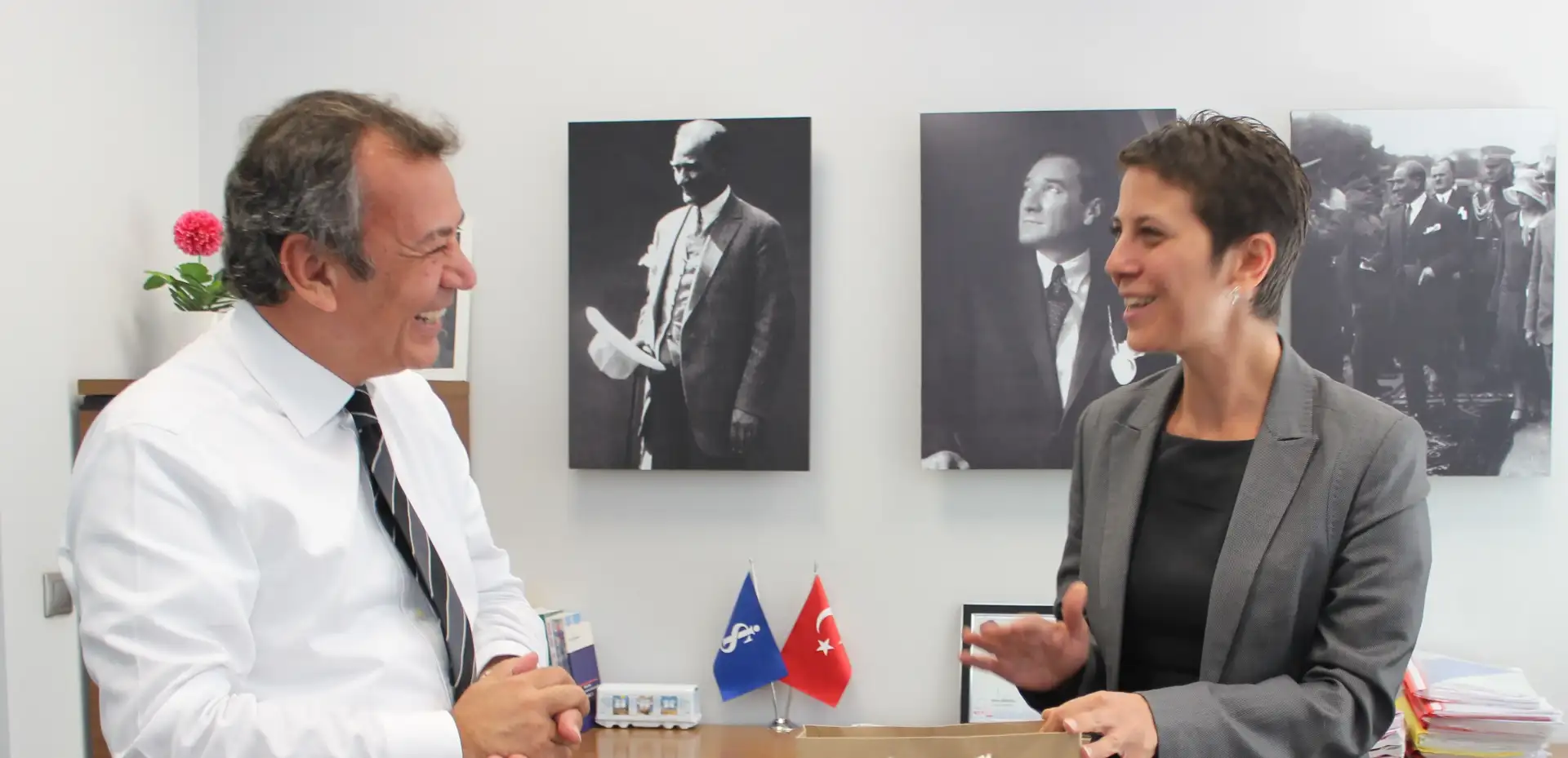 Milas'taki bankalarda kadın ağırlığı MİLAS'IN 17 BANKA ŞUBESİNDEN 5'İNİ KADINLAR YÖNETİYOR