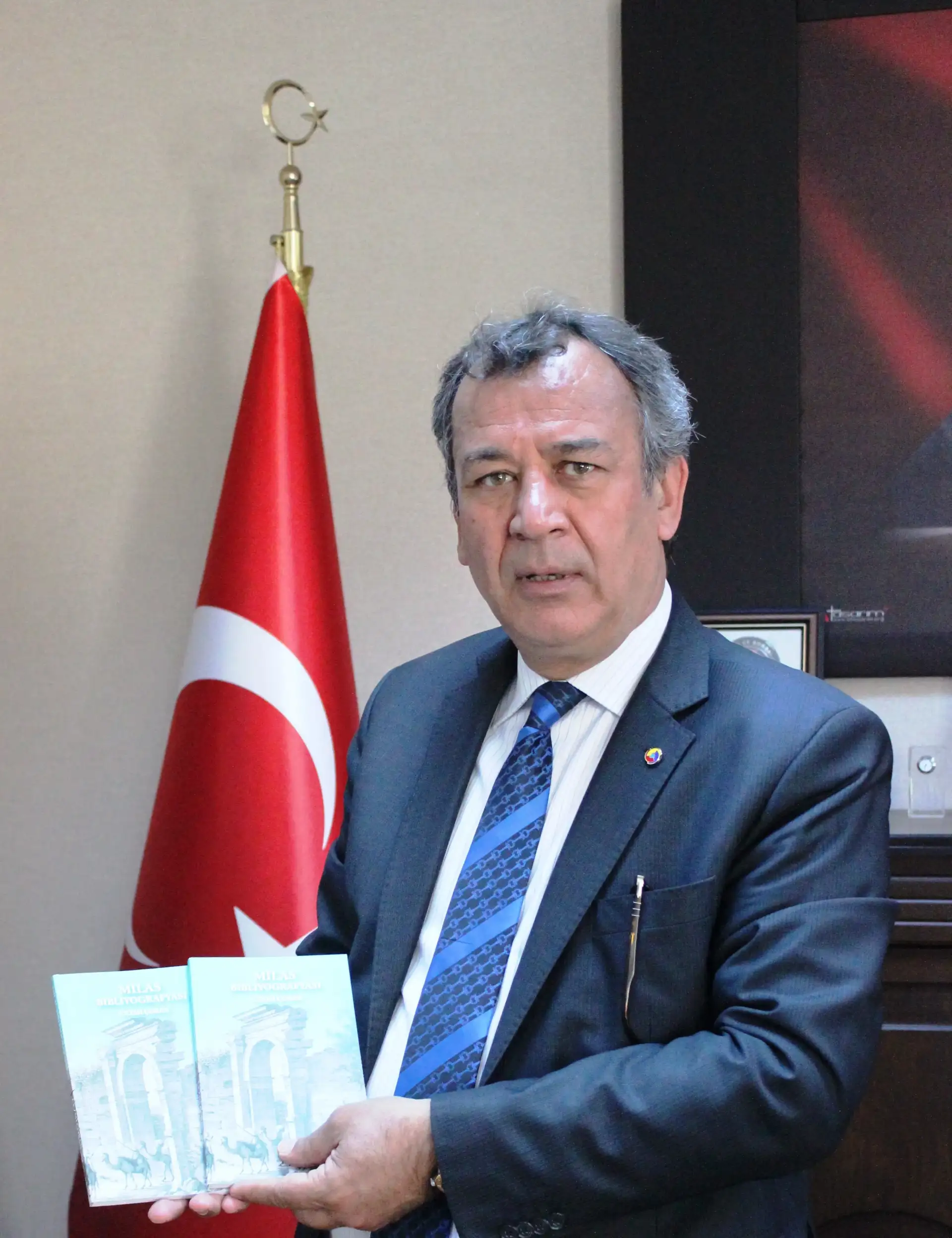 İçinde, Milas ile ilgili 1300 dolayında kitap, dergi, gazete haberi ve makalenin bilgisi var: MİLAS ÜZERİNE NE YAZILDIYSA BU KİTAPTA VAR - 1