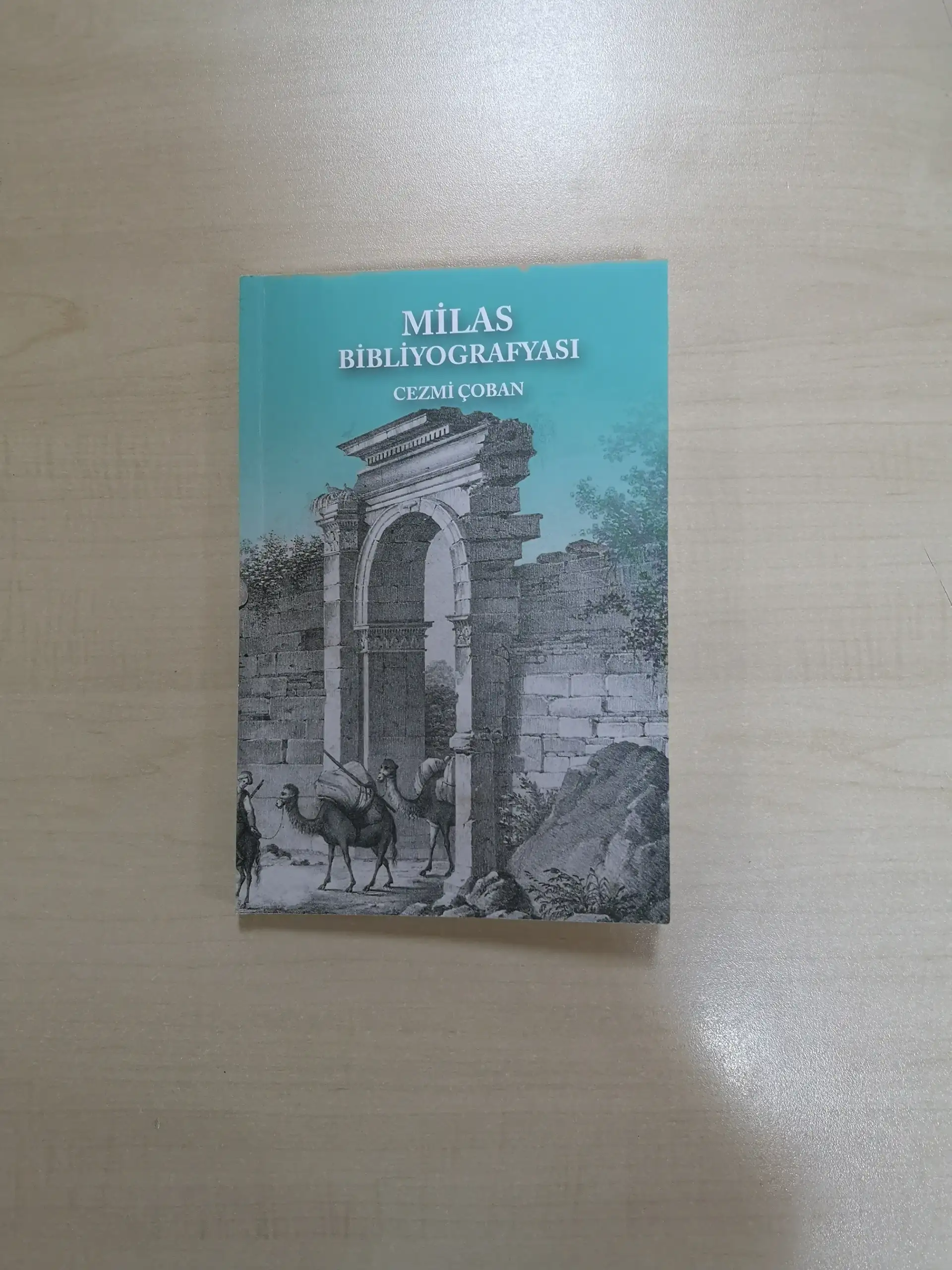 İçinde, Milas ile ilgili 1300 dolayında kitap, dergi, gazete haberi ve makalenin bilgisi var: MİLAS ÜZERİNE NE YAZILDIYSA BU KİTAPTA VAR