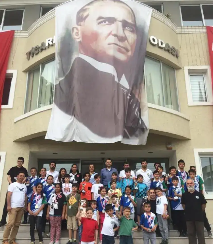 TSF VE MİTSO İŞBİRLİĞİNDE DÜZENLENDİ... MİLAS 19 MAYIS SATRANÇ TURNUVASINDA 118 SATRANÇÇI YARIŞTI - 4