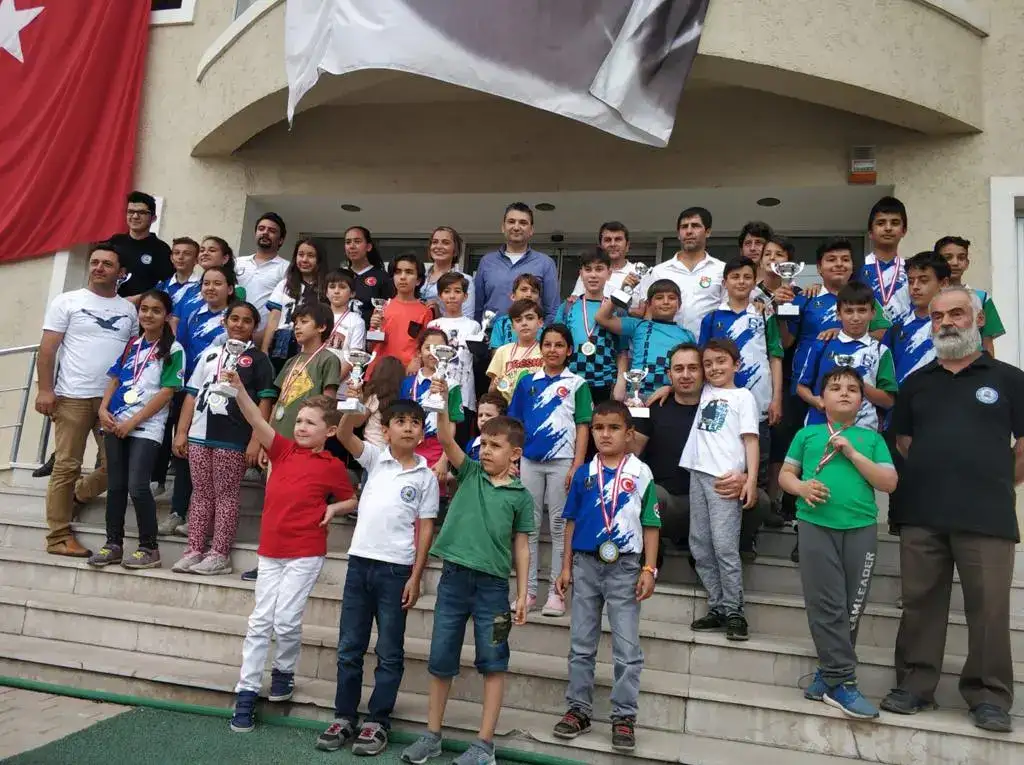 TSF VE MİTSO İŞBİRLİĞİNDE DÜZENLENDİ... MİLAS 19 MAYIS SATRANÇ TURNUVASINDA 118 SATRANÇÇI YARIŞTI