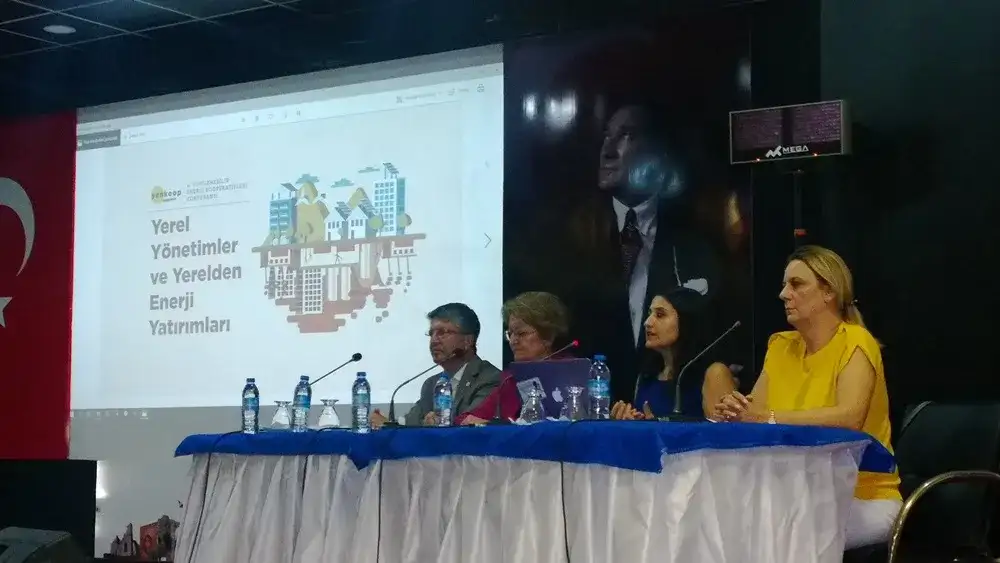 Yerel yönetimler ve yerelden enerji yatırımları konferansı yapıldı: "KOOPERATİFLEŞEREK YENİLENEBİLİR ENERJİ KAYNAKLARINA YÖNELELİM" - 1