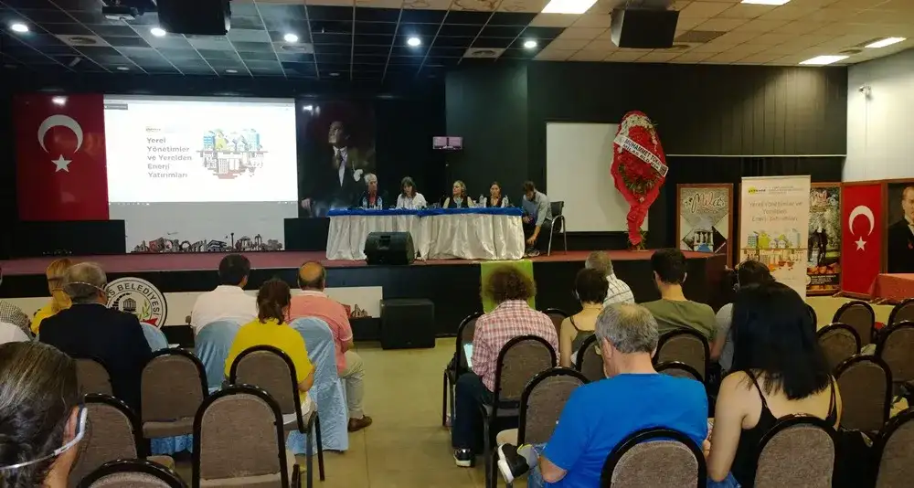 Yerel yönetimler ve yerelden enerji yatırımları konferansı yapıldı: "KOOPERATİFLEŞEREK YENİLENEBİLİR ENERJİ KAYNAKLARINA YÖNELELİM" - 4