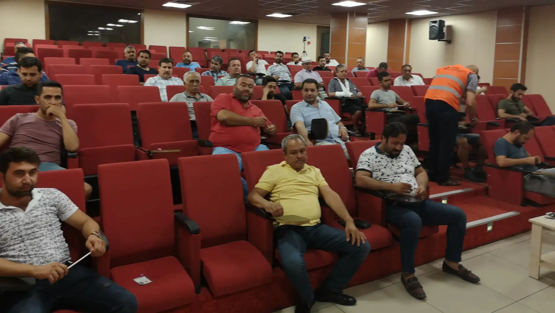 İKİNCİ EL MOTORLU TAŞITLARIN ALIM SATIMINI YAPANLAR İÇİN  MİTSO'DA MESLEKİ YETERLİLİK SINAVI YAPILDI