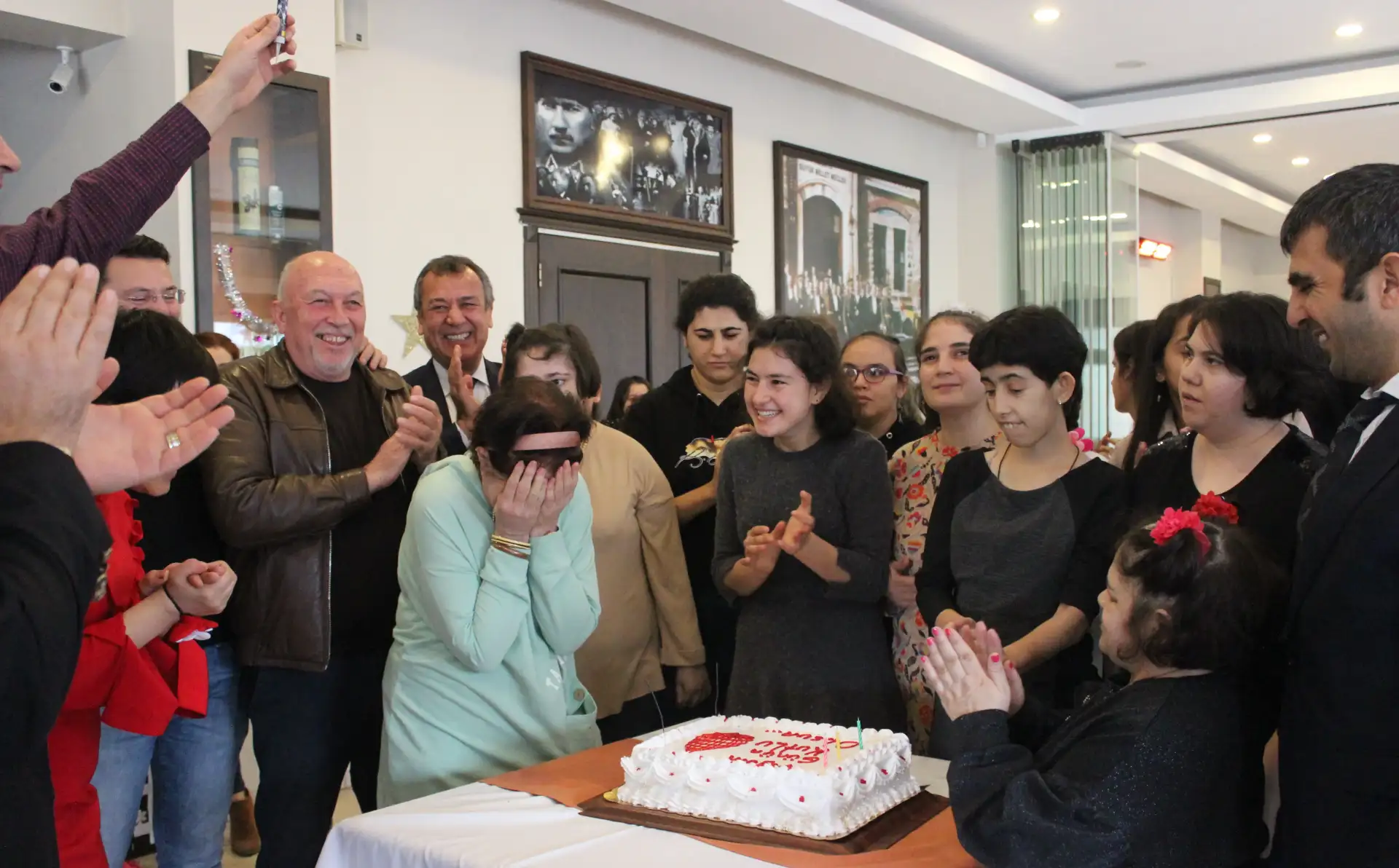 M.Ö.Karadeveci Bakım ve Rehabilitasyon Merkezindeki    ÖZEL BİREYLERE MİTSO'DAN ÖZEL YILBAŞI ŞÖLENİ