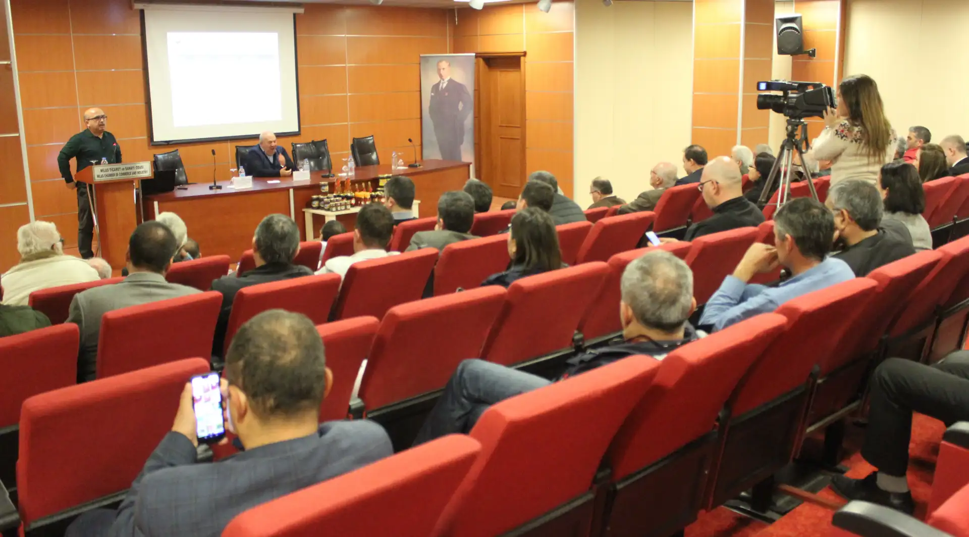 Milas Arı ve Bal Çalıştayı yapıldı "KRİSTALİZE OLAN BAL GERÇEK BALDIR"