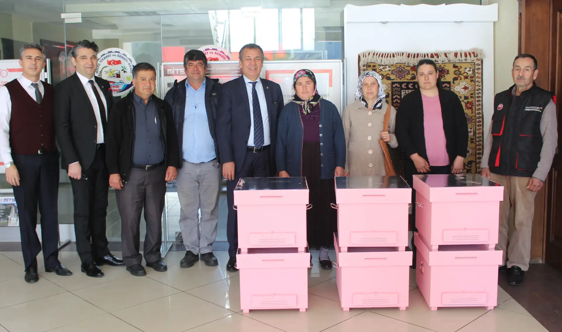 MİTSO'DAN ARICI KADINLARA 8 MART KADINLAR GÜNÜ ARMAĞANI ARI KOVANI - 1