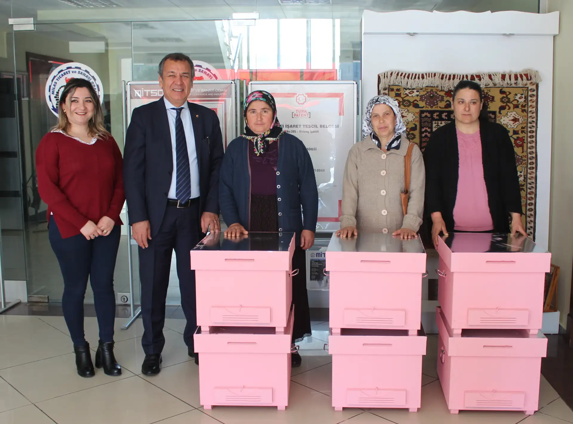 MİTSO'DAN ARICI KADINLARA 8 MART KADINLAR GÜNÜ ARMAĞANI ARI KOVANI - 2