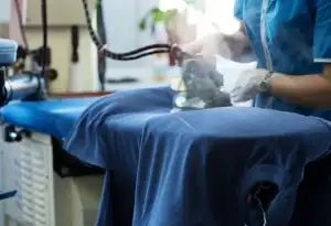 SAĞLIK BAKANLIĞI UYARIYOR, MİTSO HATIRLATIYOR: TERZI, AYAKKABI TADILAT İŞLETMELERI VE KURU TEMIZLEMECILERDE ALINMASI GEREKEN ÖNLEMLER