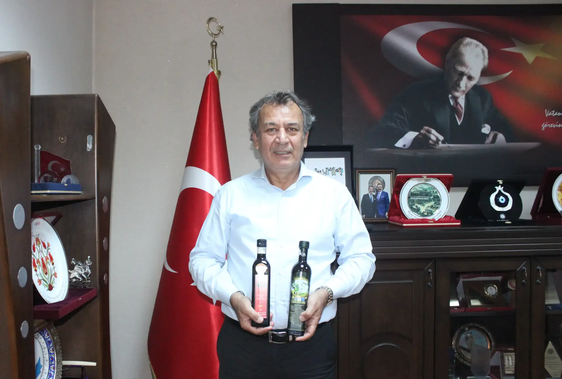 İki Milas Zeytinyağının Flos Olei'nin en iyi 500 - 2021 kataloguna girmesi Milas'ı gururlandırdı "MİLAS ZEYTİNYAĞININ ÖNÜ AÇILMIŞTIR"