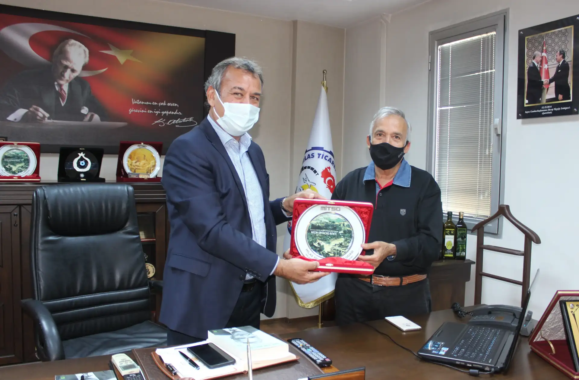 YAVUZ DONAT MİTSO'DA... "OFF TH RECORD"U İMZALADI. - 1