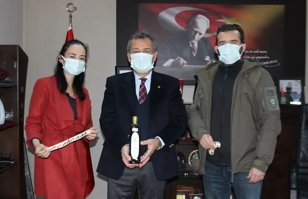 Onlar için en büyük keyif ve gurur: MİLAS ZEYTİNYAĞI ŞİŞELERİNE AB COĞRAFİ İŞARET ETİKETİ YAPIŞTIRMAK! - 2