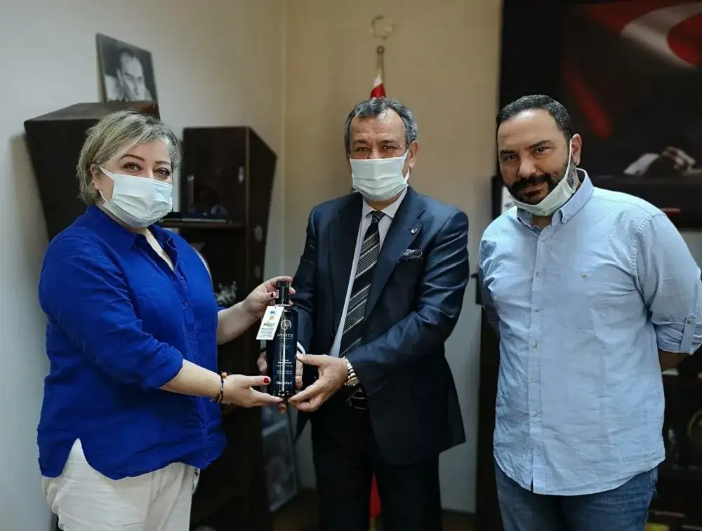 Onlar da zeytinin büyüsüne kapılıp üreticisi oldular. "SAĞLIKLA VE ŞIKLIKLA TÜKETİCİYE ULAŞACAĞIZ" - 1