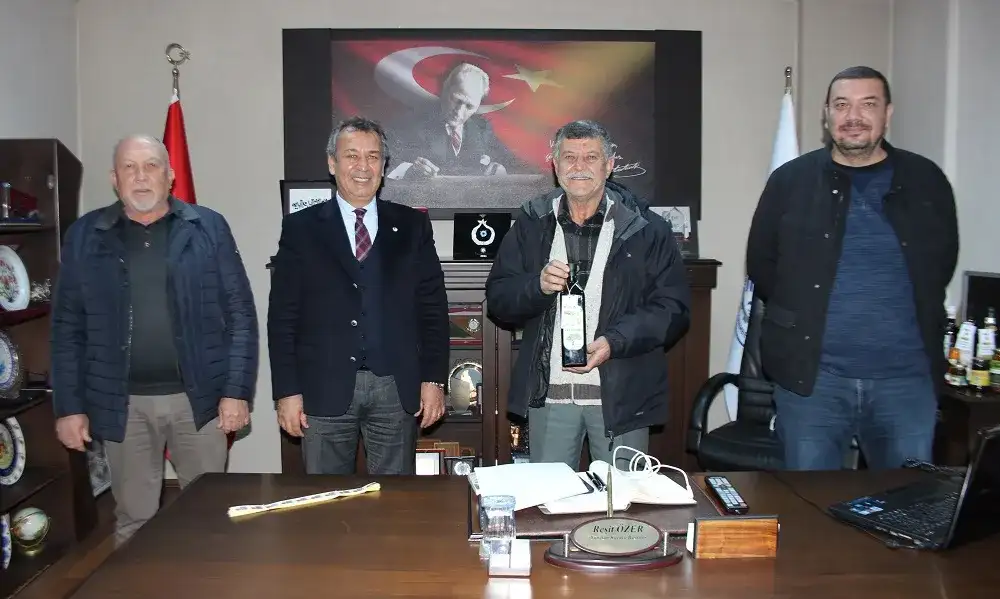 Karianda Zeytinyağı MİTSO'dan AB coğrafi işareti alan 19'uncu marka oldu. "AB COĞRAFİ İŞARETİ ZEYTİNYAĞI ÜRETİCİSİNİ UYANDIRDI"