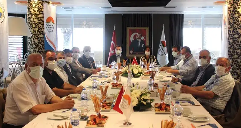 TOBB üyesi Muğla Odaları ve Borsası Marmaris'te buluştu: TURİZM BÖLGELERİNDE PAZAR GÜNLERİ KISITLAMA UYGULANMASIN - 1