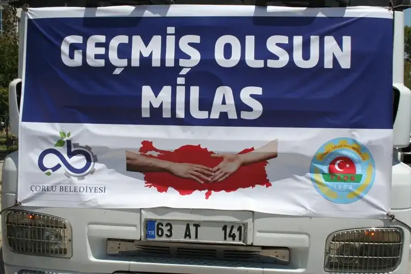 ÇORLU'DAN ORMAN YANGINI BÖLGESİNE BİR KAMYON SAMAN DESTEĞİ