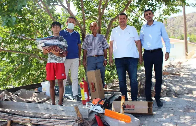 MİTSO, gelen yardımları yanan mahallelere yerinde teslim ediyor: YANAN MAHALLERİN ORTAK İSTEĞİ: OT, SAMAN, HAYVAN YEMİ VE UN! - 3