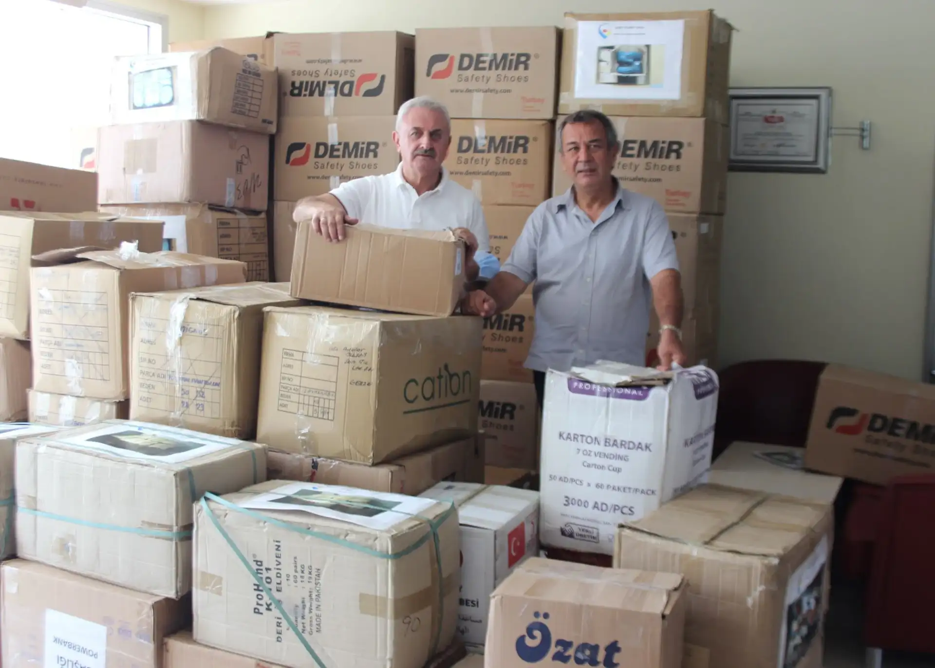 YARDIM PAKETLERİNİ YANGIN BÖLGELERİNE BAŞKANLAR GÖNDERDİ