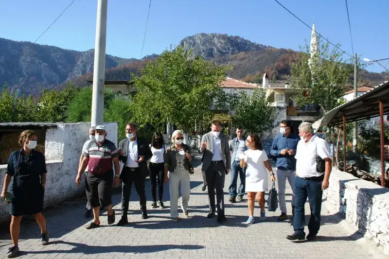 TOBB Kadın Girişimciler Kurulu Başkanı yanan mahalleleri ziyaret etti BOZALAN VE ÇÖKERTME'DE YANGININ YARALARINI SARMA ÇABASI