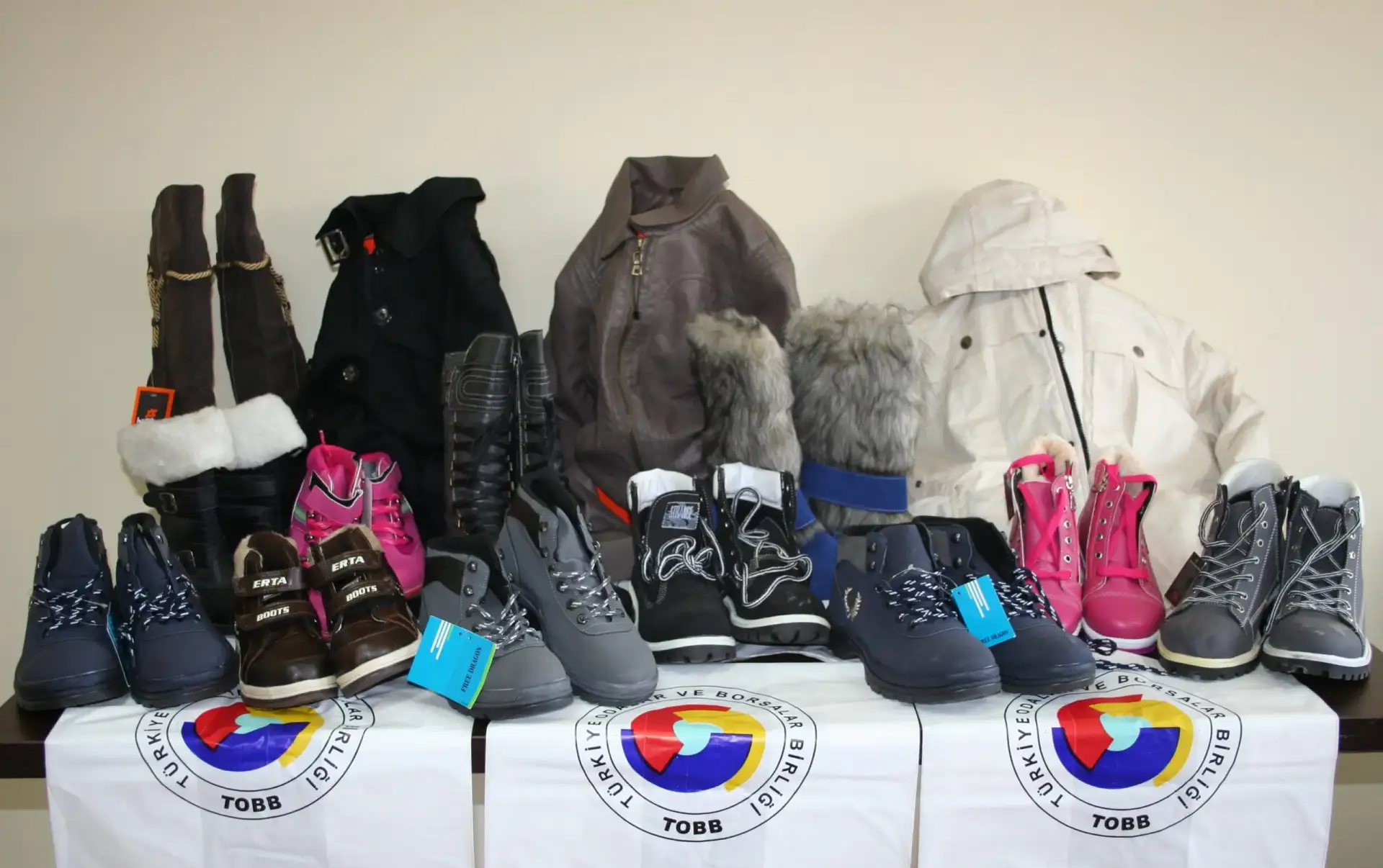 TOBB - MİTSO İŞBİRLİĞİNDE ÖĞRENCİLERE AYAKKABI VE MONT YARDIMI