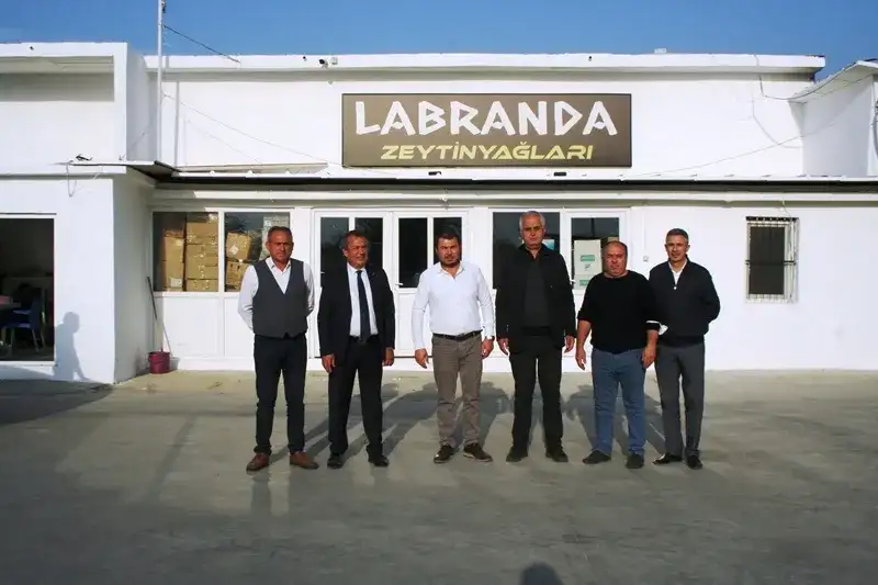 Zeytinyağı üreticilerine bolluk ve bereket dilediler: MİTSO YÖNETİMİ LABRANDA ZEYTİNYAĞI FABRİKASINDA